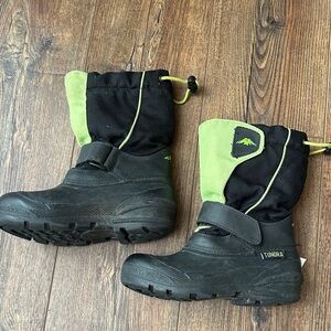 Tundra Kids Black and Green Winter Boots - Size 1
